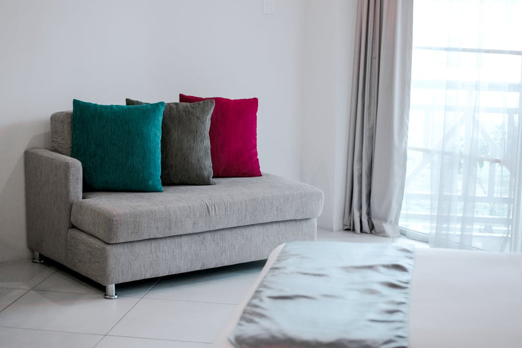 The Role of Color Psychology in Home Decor: Choosing Pillows and Throws to Enhance Mood